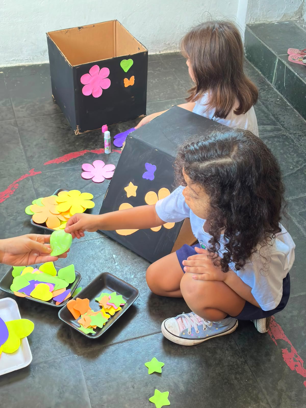 Atividade de arte e criatividade na Escola Recanto Lápis de Cor — registro 13