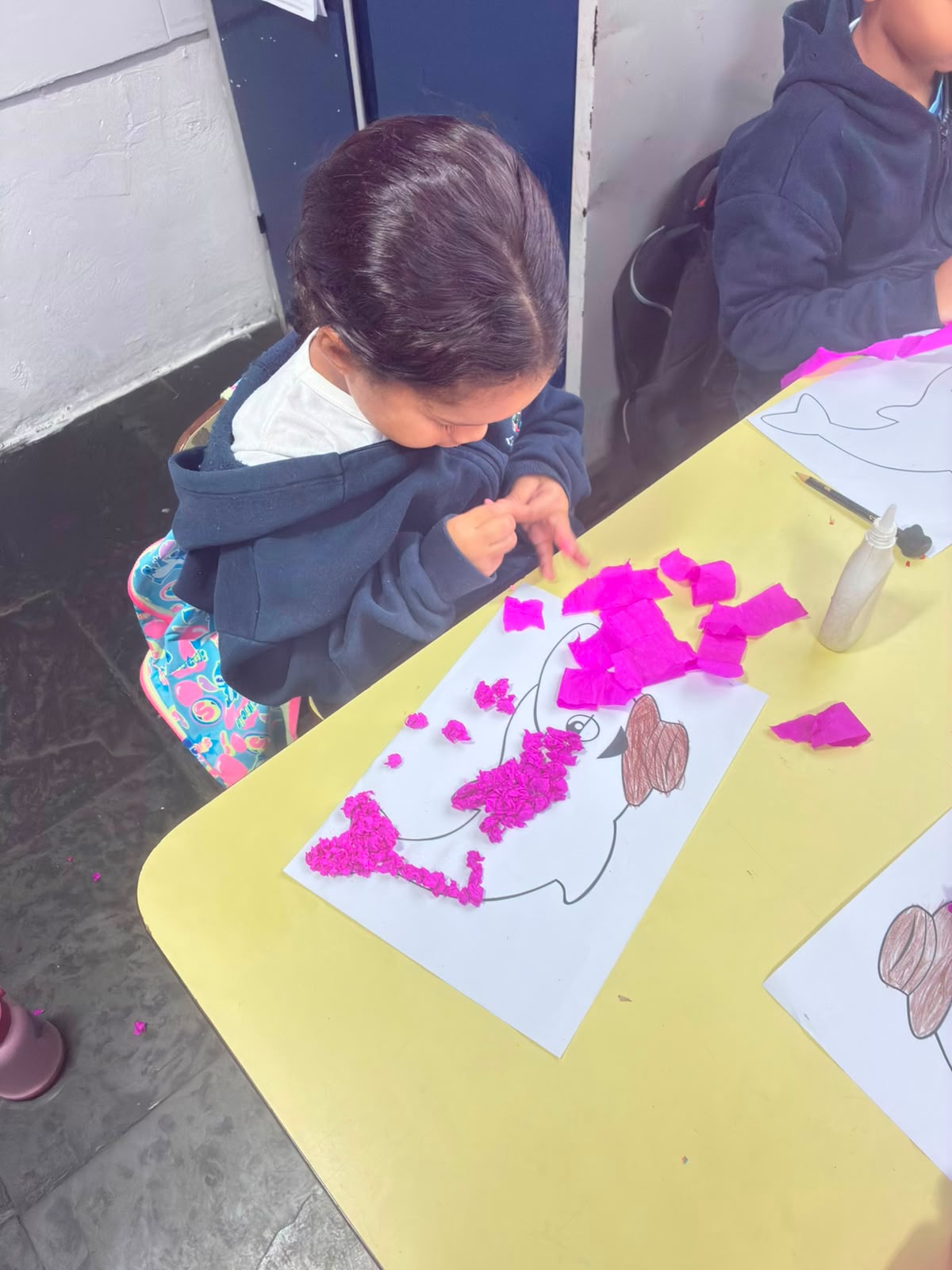 Atividade de arte e criatividade na Escola Recanto Lápis de Cor — registro 3