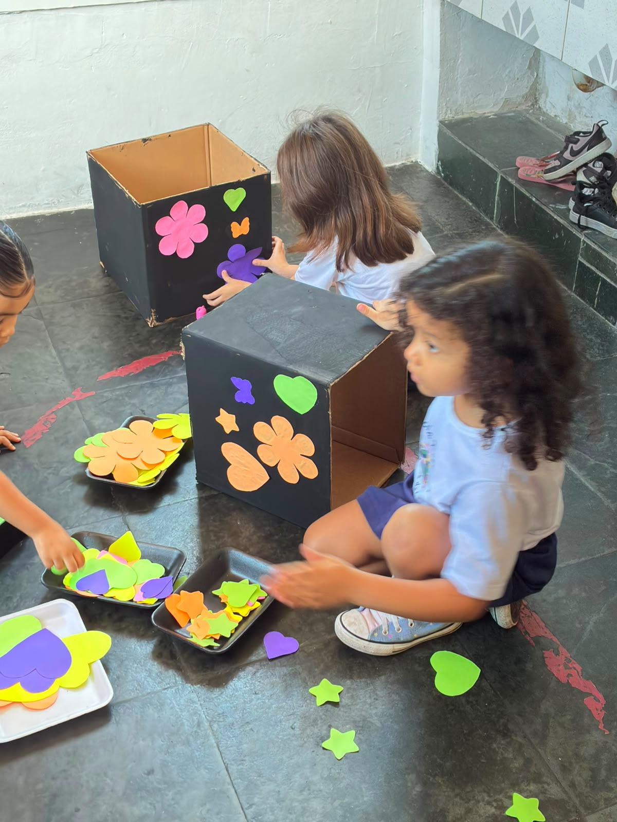Atividade de arte e criatividade na Escola Recanto Lápis de Cor — registro 11