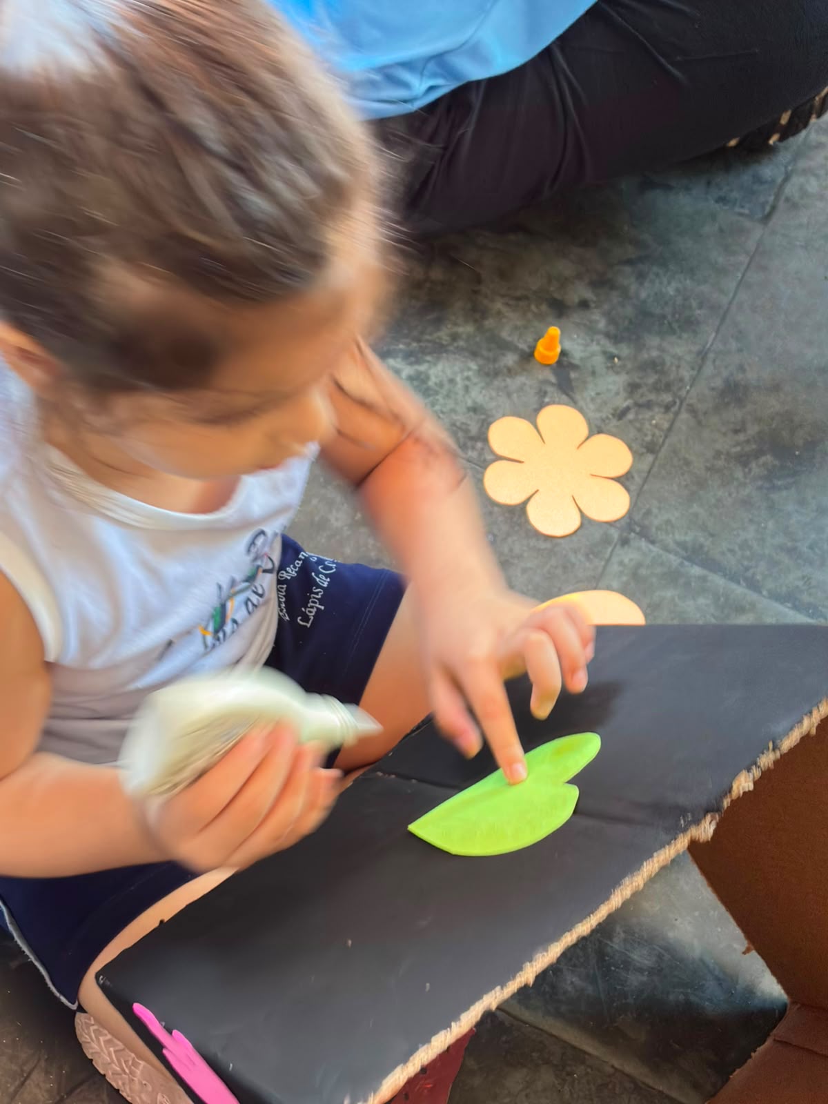 Atividade de arte e criatividade na Escola Recanto Lápis de Cor — registro 9