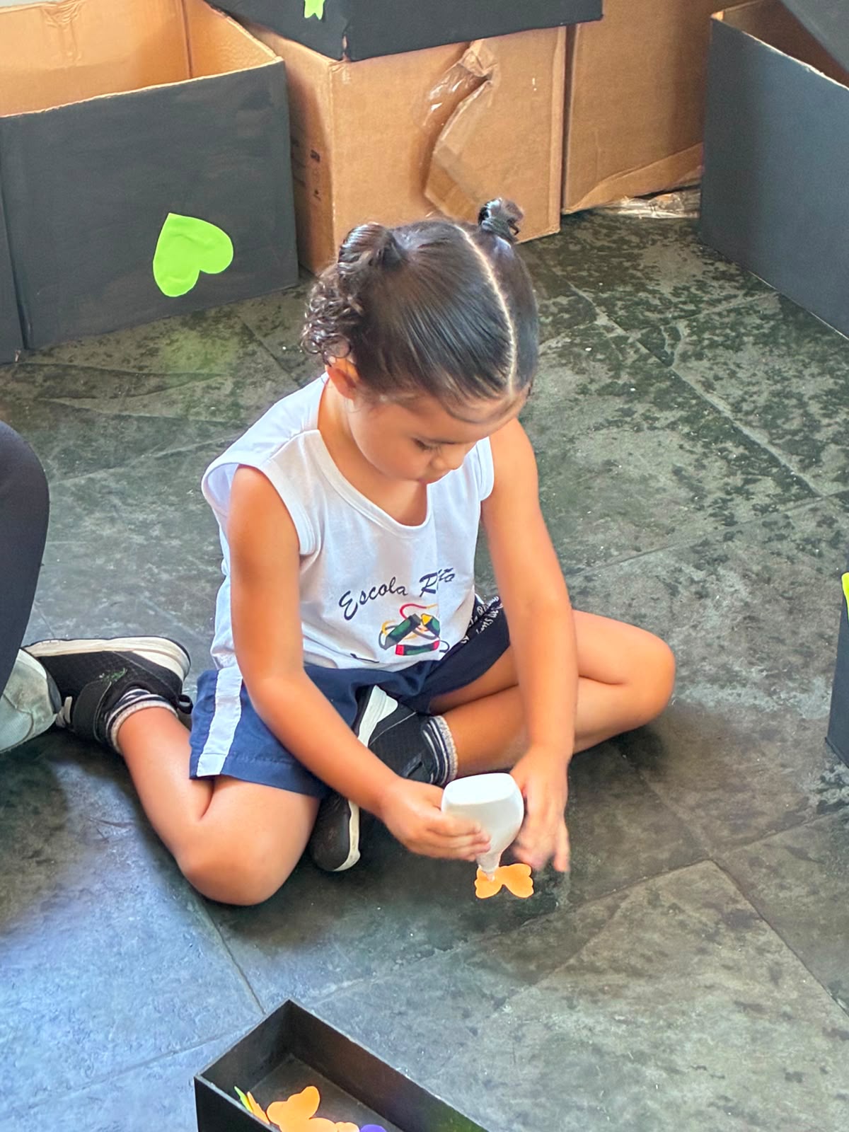 Momento de aprendizagem e brincadeira na Escola Recanto Lápis de Cor — registro 7