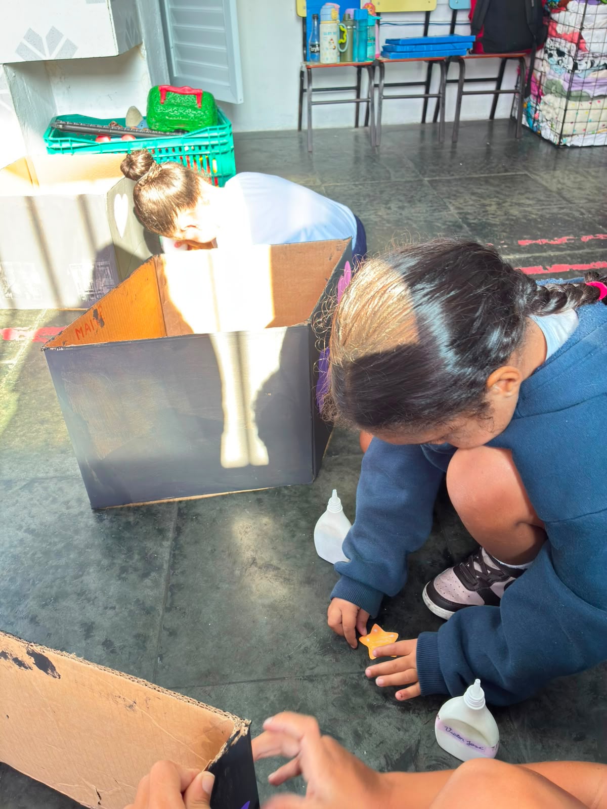Atividade de arte e criatividade na Escola Recanto Lápis de Cor — registro 12